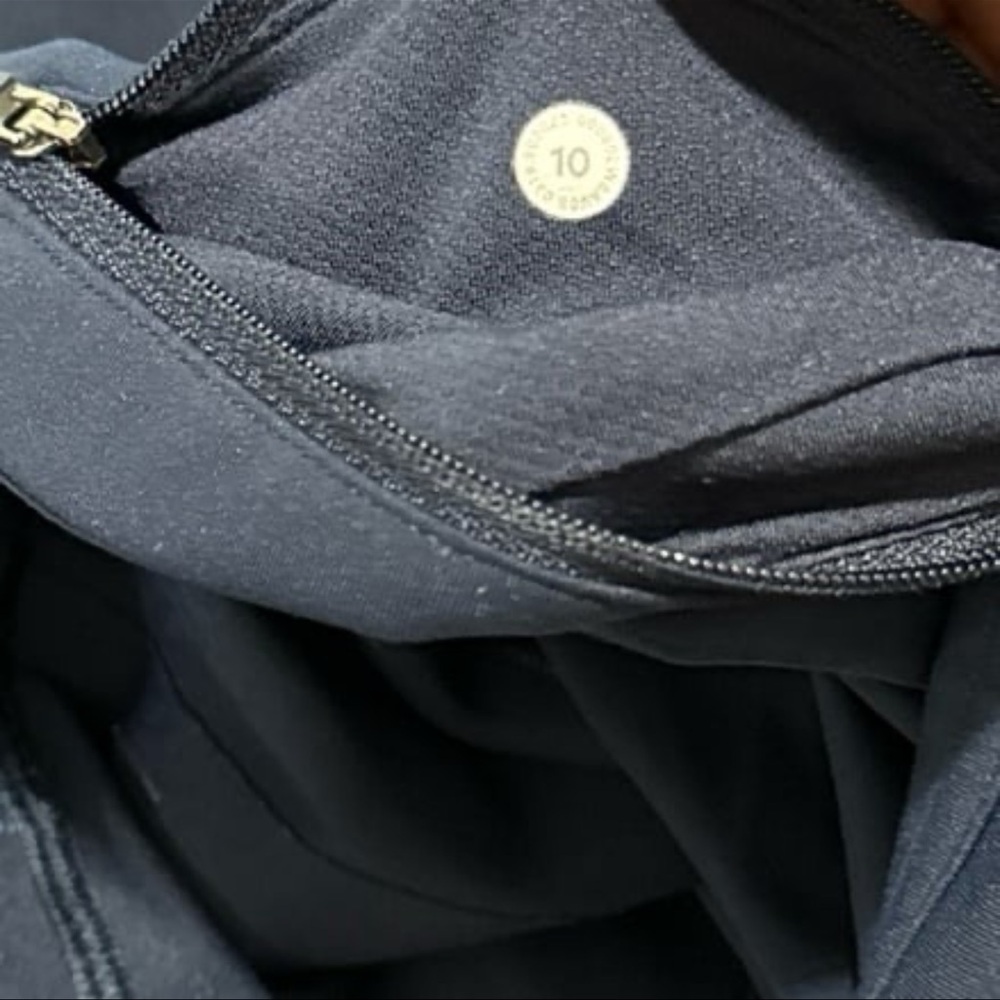 Lululemon Navy Capri Leggings 10 - Picture 6 of 7